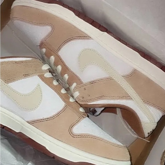 Dunk Low Premium Medium Curry. Size Men 8.5. Woman 10. - Picture 6 of 6